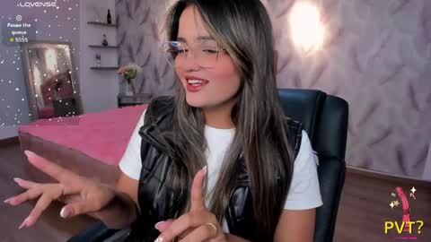 iam_lina online show from 04-01-26, 07:33