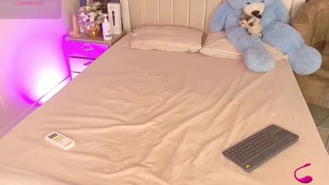 iam_nicolle online show from 11-20-25, 12:49