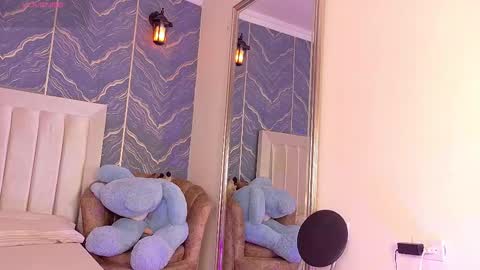 iam_nicolle online show from 11-29-25, 01:58