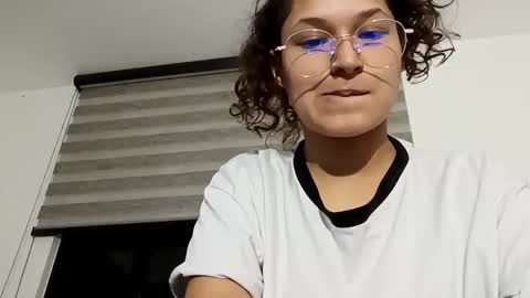 Snapshot of iam_nikki chatting on 02-13-25, 01:40 On instagram Imm NikkiHelp me reach 100 likes online show from 02-13-25, 01:40