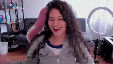 Snapshot of iam_nikki chatting on 12-05-25, 06:48 On instagram Imm NikkiHelp me reach 100 likes online show from 12-05-25, 06:48