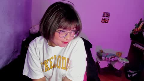 Snapshot of iam_zoechan chatting on 01-22-25, 11:43 Zoe 3 online show from 01-22-25, 11:43