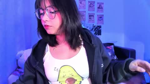 Snapshot of iam_zoechan chatting on 09-21-25, 04:25 Zoe 3 online show from 09-21-25, 04:25