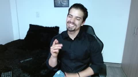 Snapshot of ian_davis chatting on 11-15-25, 04:32 Ian Davis online show from 11-15-25, 04:32