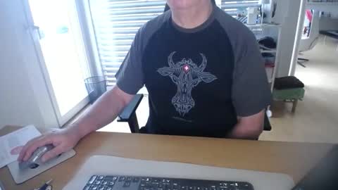 Snapshot of iandy12 chatting on 10-08-25, 06:11 iandy12 online show from 10-08-25, 06:11