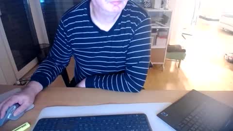 Snapshot of iandy12 chatting on 11-04-25, 10:42 iandy12 online show from 11-04-25, 10:42