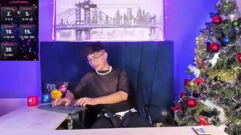 Snapshot of ianwayne_ chatting on 12-13-24, 08:51 Andrew online show from 12-13-24, 08:51