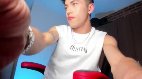 Snapshot of ianwayne_ chatting on 11-26-25, 04:02 Andrew online show from 11-26-25, 04:02