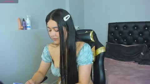 Isabella online show from 11-19-25, 11:54