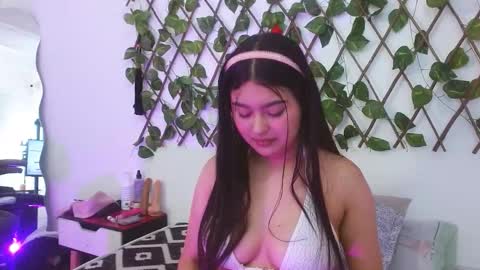 Isabella online show from 11-30-25, 11:58