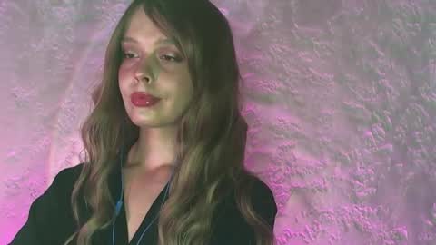 Snapshot of icecreamamy chatting on 09-19-25, 10:32 Nina online show from 09-19-25, 10:32