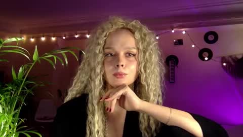 Snapshot of icecreamamy chatting on 01-07-26, 11:51 Nina online show from 01-07-26, 11:51