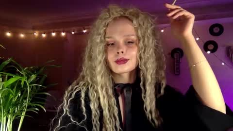 Snapshot of icecreamamy chatting on 01-08-26, 11:51 Nina online show from 01-08-26, 11:51