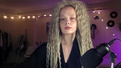 Snapshot of icecreamamy chatting on 01-12-26, 11:43 Nina online show from 01-12-26, 11:43