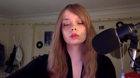 Snapshot of icecreamamy chatting on 02-16-26, 12:07 Nina online show from 02-16-26, 12:07