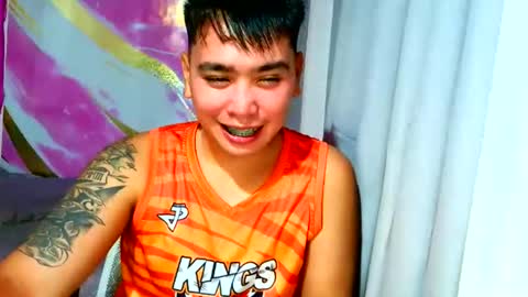 Snapshot of iconic_vince chatting on 10-12-25, 01:32 iconic_vince online show from 10-12-25, 01:32