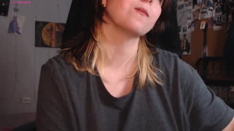 Snapshot of idontknowwhyjojo chatting on 04-29-26, 02:26 Saya online show from 04-29-26, 02:26
