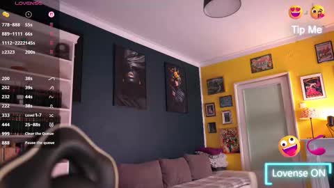 Little Flower online show from 10-25-25, 04:13