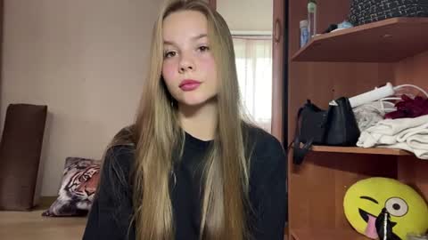 Snapshot of ieshacaddy chatting on 07-25-26, 10:35 Katerina online show from 07-25-26, 10:35
