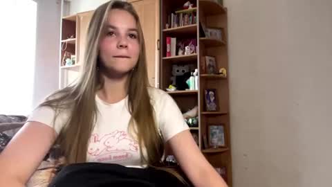 Snapshot of ieshacaddy chatting on 07-27-26, 10:11 Katerina online show from 07-27-26, 10:11