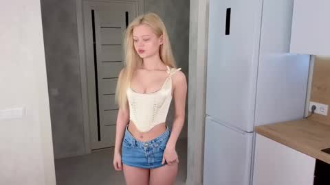 Lisa online show from 02-22-25, 03:23