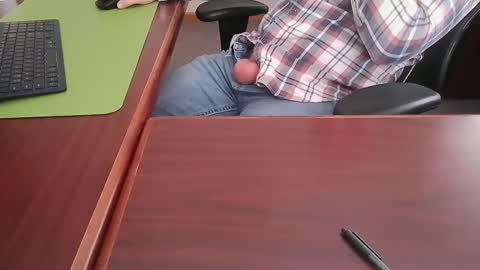 Snapshot of ifuk1stdate chatting on 01-23-25, 04:04 Hung office Stud online show from 01-23-25, 04:04