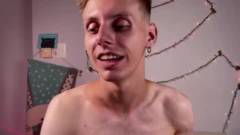 Snapshot of igarsson chatting on 02-15-25, 12:04 vladito online show from 02-15-25, 12:04