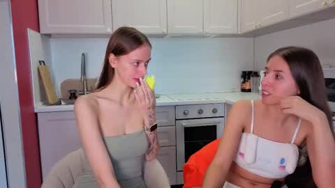 Snapshot of ihavepaws33 chatting on 10-05-25, 08:56 Julia and Mira online show from 10-05-25, 08:56