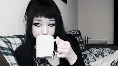 iiiiiiis online show from 11-21-25, 02:38