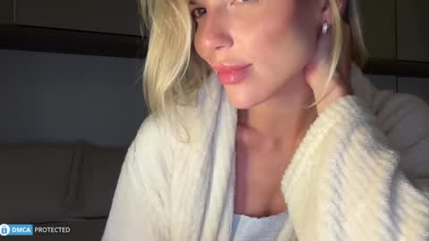 Snapshot of iiivy_ chatting on 10-27-25, 11:09 Ivy online show from 10-27-25, 11:09