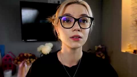 ileanacampbel online show from 03-04-25, 05:42