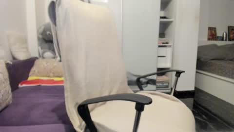 Bamby online show from 10-31-25, 05:47