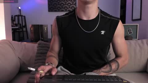 Snapshot of im__thomas chatting on 10-08-25, 04:43 IM  THOMAS online show from 10-08-25, 04:43