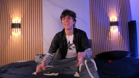 Snapshot of im_daren chatting on 12-16-25, 01:43 daren online show from 12-16-25, 01:43