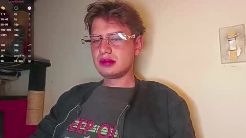 im_dereck_martinez_69 online show from 09-10-25, 05:29