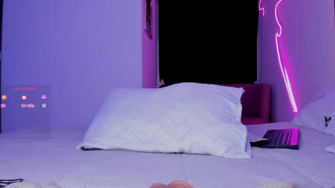 Snapshot of im_eli1 chatting on 01-28-25, 05:00 Eli online show from 01-28-25, 05:00