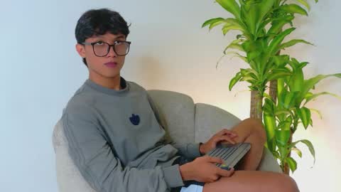 Snapshot of im_erick chatting on 05-13-26, 02:20 Erick online show from 05-13-26, 02:20