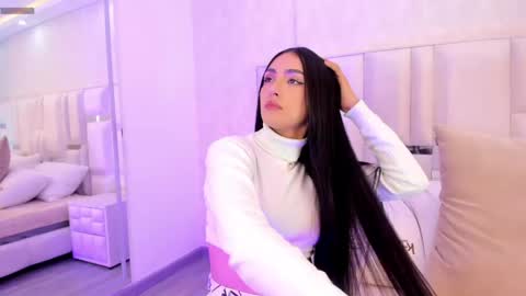 im_isabella1 online show from 05-23-26, 09:19
