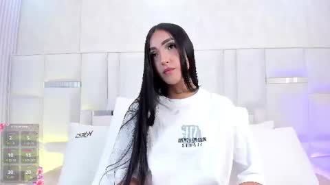 im_isabella1 online show from 06-22-26, 09:23