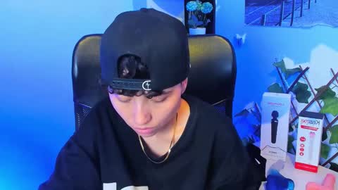 Snapshot of im_mathias chatting on 12-21-25, 03:02 mathias online show from 12-21-25, 03:02