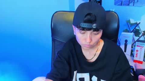 Snapshot of im_mathias chatting on 12-21-25, 03:08 mathias online show from 12-21-25, 03:08