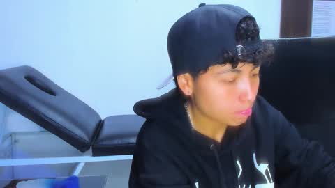 Snapshot of im_mathias chatting on 02-11-26, 03:33 mathias online show from 02-11-26, 03:33