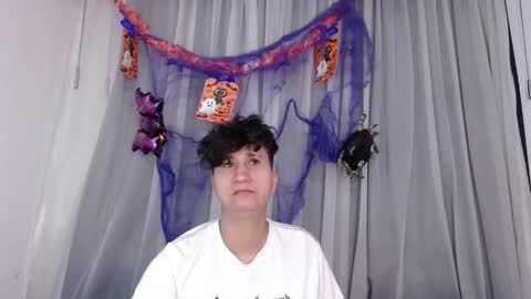 Snapshot of im_milancs chatting on 10-15-25, 03:39 milan online show from 10-15-25, 03:39