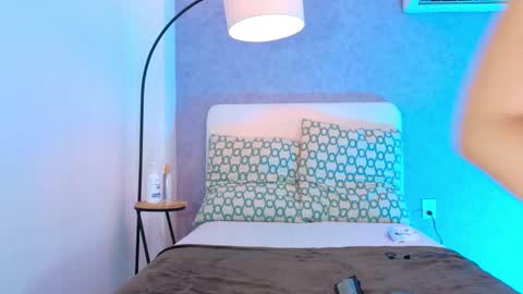 Snapshot of im_nova_w chatting on 10-18-25, 07:25 nova online show from 10-18-25, 07:25