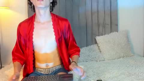 Perseo - Help me with 50 thumbs up online show from 12-16-25, 08:14