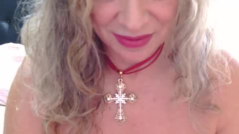 Snapshot of im_sharonr chatting on 11-19-25, 02:39 Sharon online show from 11-19-25, 02:39