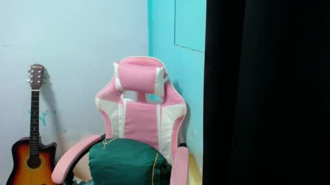 Snapshot of im_your_sexy_wifexxx chatting on 10-28-25, 07:23 Ms. M online show from 10-28-25, 07:23