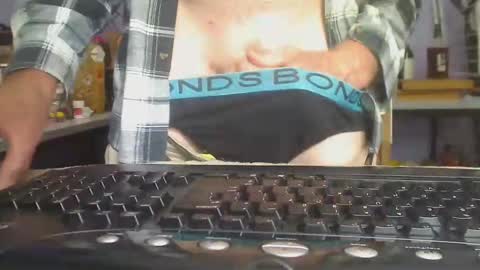 Aussie Guy online show from 01-06-25, 02:37