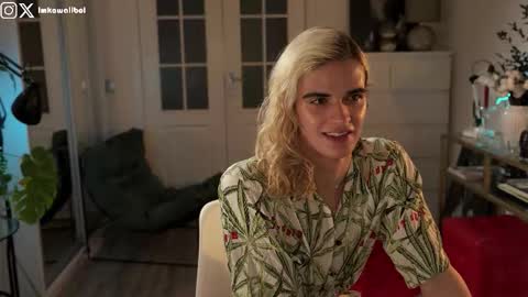 Snapshot of imkawaiiboi chatting on 11-11-25, 07:47 sasha hethey online show from 11-11-25, 07:47