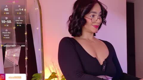 Snapshot of imleana chatting on 12-18-25, 10:27 Leana online show from 12-18-25, 10:27